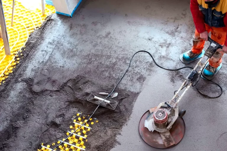 semi-dry screed worker with a trowel, top view