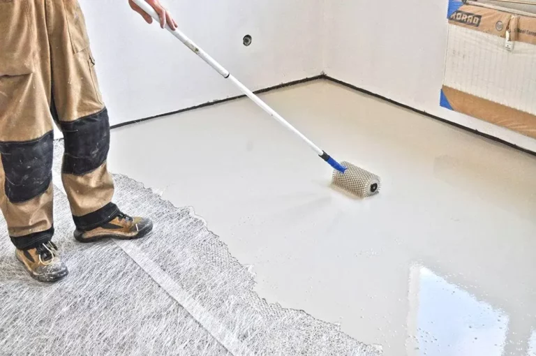 worker leveling floor, wet screed